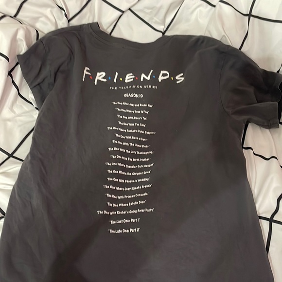 black oversized friends shirt - Picture 4 of 5